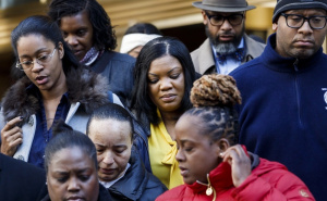 Foto: EPA-EFE / Tova Noel (u sredini)