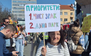 Foto: FENA / Osmomartovski marš u Banjoj Luci