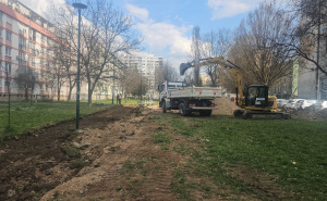 Foto: Radiosarajevo.ba / Radovi na uređenju novog parka na Trgu heroja