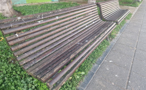 Foto: A. K. / Radiosarajevo.ba / Prljave klupe