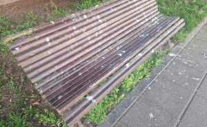 Foto: A. K. / Radiosarajevo.ba / Prljave klupe