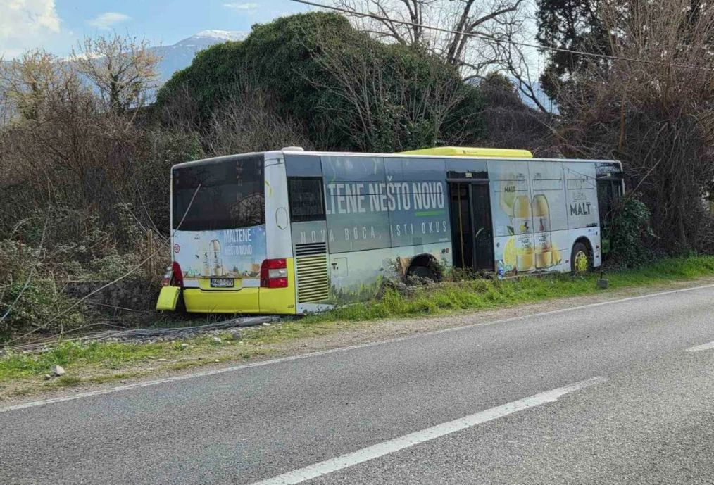 Sletio autobus s ceste u Mostaru
