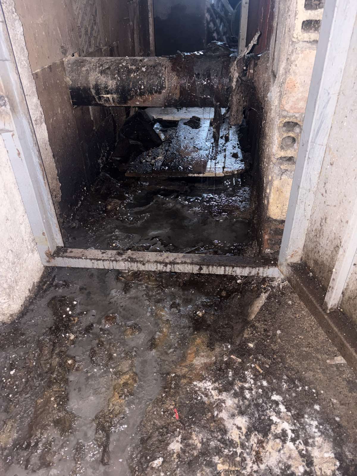 Fekalije u ulici Hamdije Čemerlića 14