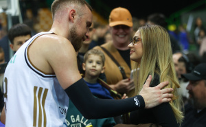 Foto: Dž. K. / Radiosarajevo.ba / Džanan i Amina Musa nakon utakmice Dubai - Crvena zvezda