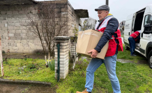Foto: Ambasada Katara u BiH / Država Katar osigurala pakete povratničkim porodicama u RS-u