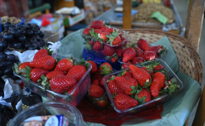 Foto: N. G. / Radiosarajevo.ba / Cijene jagoda na sarajevskoj pijaci