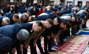 Foto: Dž. K. / Radiosarajevo.ba / Bajram-namaz u Gazi Husrev-begovoj džamiji u Sarajevu