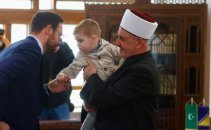 Foto: Dž.K. / Radiosarajevo.ba / Tradicionalno čestitanje kod reisa