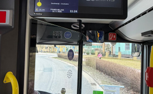 Foto: Ministarstvo saobraćaja KS / Ministar Šteta, solaris trolejbus