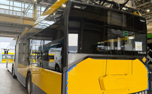 Foto: Ministarstvo saobraćaja KS / Ministar Šteta, solaris trolejbus