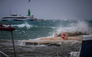 Foto: Zvonimir Barisin/PIXSELL / Nevrijeme u Splitu