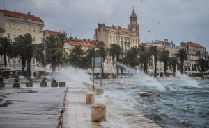 Foto: Zvonimir Barisin/PIXSELL / Nevrijeme u Splitu