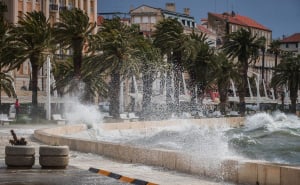 Foto: Zvonimir Barisin/PIXSELL / Nevrijeme u Splitu
