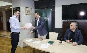 Fena    / Rječnik je uručen i za portal Radiosarajevo.ba