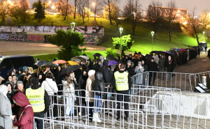 Foto: A. K. / Radiosarajevo.ba / Gužve ispred Zetre uoči prvog koncerta Zdravka Čolića