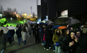 Foto: A. K. / Radiosarajevo.ba / Gužve ispred Zetre uoči prvog koncerta Zdravka Čolića