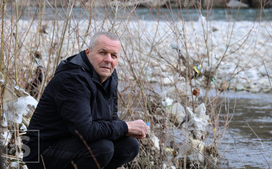 Almer Mekić na obalama Lima u Bijelom Polju