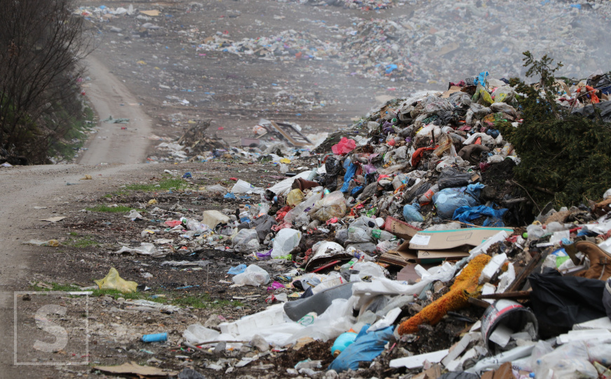 Seoski put kroz deponiju u Višegradu