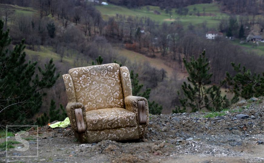 Fotelja nedaleko od deponije Duboki potok kod Priboja