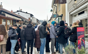 Foto: A.K./Radiosarajevo.ba / Redovi za kupovinu karte za koncert DIne Merlina