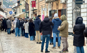 Foto: A.K./Radiosarajevo.ba / Redovi za kupovinu karte za koncert DIne Merlina