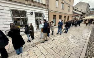 Foto: A.K./Radiosarajevo.ba / Redovi za kupovinu karte za koncert DIne Merlina