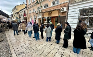 Foto: A.K./Radiosarajevo.ba / Redovi za kupovinu karte za koncert DIne Merlina