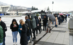 Foto: A.K./Radiosarajevo.ba / Redovi za kupovinu karte za koncert DIne Merlina