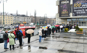 Foto: A.K./Radiosarajevo.ba / Redovi za kupovinu karte za koncert DIne Merlina