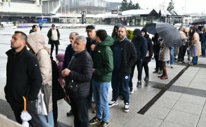 Foto: A.K./Radiosarajevo.ba / Redovi za kupovinu karte za koncert DIne Merlina