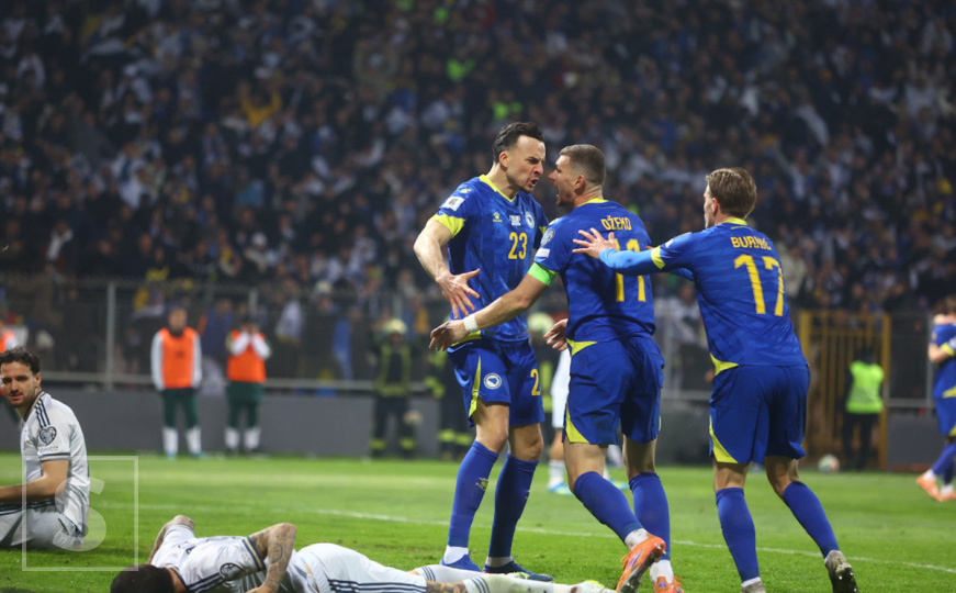 Slavlje Zmajeva nakon gola protiv Italije