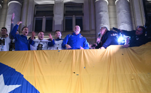 Foto: N. G. / Radiosarajevo.ba / Zmajevi, savlje ispred Vječne vatre