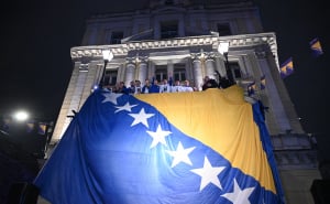 Foto: N. G. / Radiosarajevo.ba / Zmajevi, savlje ispred Vječne vatre