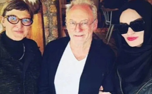 Foto: Instagram / Liam Cunningham u društvu Jasmile Žbanić i Emine Hodžić Adilović