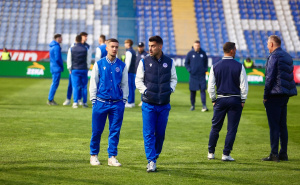 Foto: Dž.K. / Radiosarajevo.ba / Horde su na Grbavici, igrači izašli na teren