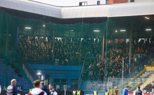 Foto: Dž.K. / Radiosarajevo.ba / Horde su na Grbavici, igrači izašli na teren