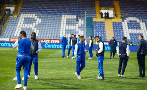 Foto: Dž.K. / Radiosarajevo.ba / Horde su na Grbavici, igrači izašli na teren