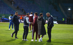 Foto: Dž.K. / Radiosarajevo.ba / Horde su na Grbavici, igrači izašli na teren