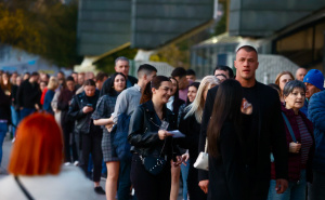 Foto: Dž.K. / Radiosarajevo.ba / Gužve ispred Zetre uoči koncerta Zdravka Čolića