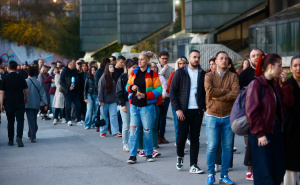Foto: Dž.K. / Radiosarajevo.ba / Gužve ispred Zetre uoči koncerta Zdravka Čolića