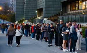 Foto: Dž.K. / Radiosarajevo.ba / Gužve ispred Zetre uoči koncerta Zdravka Čolića