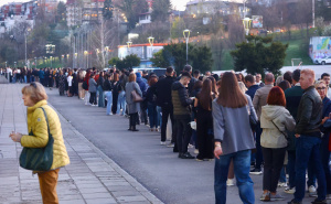 Foto: Dž.K. / Radiosarajevo.ba / Gužve ispred Zetre uoči koncerta Zdravka Čolića