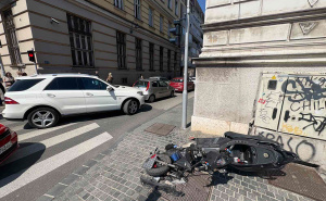 Foto: Dž. K. / Radiosarajevo.ba / Motocikl na ulici i dan poslije nesreće