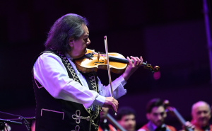 Foto: N. G. / Radiosarajevo.ba / Održan koncert "Sto romskih violina" u Skenderiji