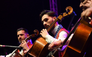 Foto: N. G. / Radiosarajevo.ba / Održan koncert "Sto romskih violina" u Skenderiji