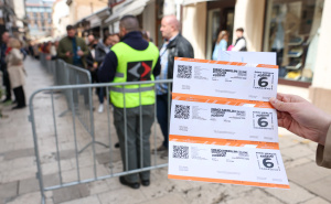 Foto: Armin Durgut / Pixsell / Red za kupovinu ulaznice na koncert Dine Merlina