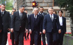 Foto: Dž. K. / Radiosarajevo.ba / Alexander Van der Bellen dočekan ispred Predsjedništva BiH