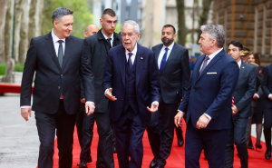 Foto: Dž. K. / Radiosarajevo.ba / Alexander Van der Bellen dočekan ispred Predsjedništva BiH