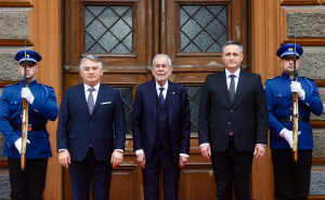 Foto: Dž. K. / Radiosarajevo.ba / Alexander Van der Bellen dočekan ispred Predsjedništva BiH