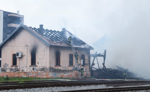 Foto: Pixsell / Gore barake uz prugu u Osijeku